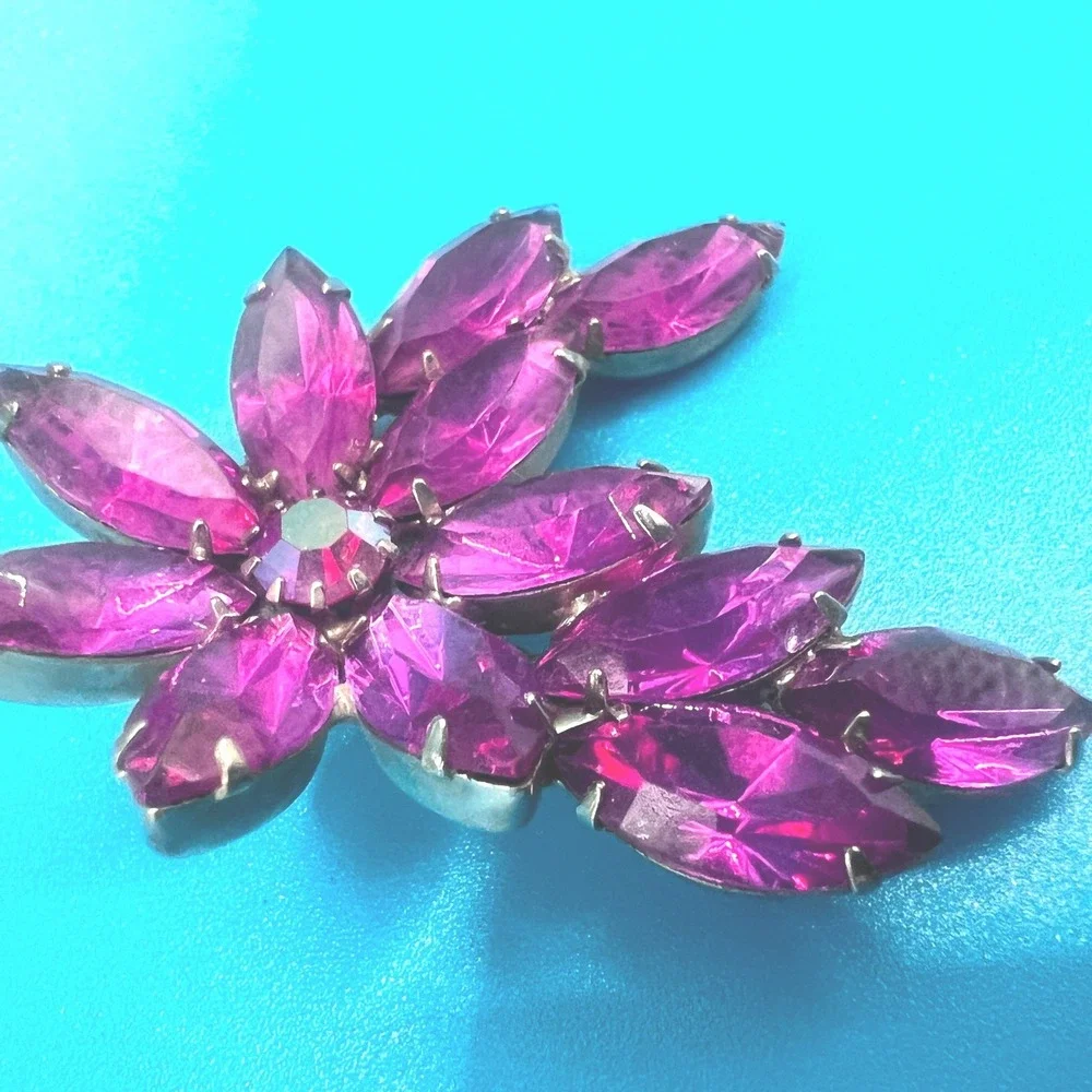 Vintage Rhinestone‎ Brooch Fuchsia Prong Set Floral MCM